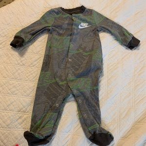 Nike baby footies size 6m